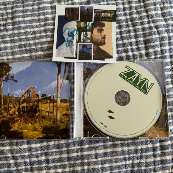 ZAYN SIGNED CD ROOM UNDER THE STAIRS - Picture 2 of 3